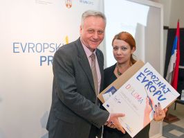 SrednjoÅ¡kolci predstavljaju Evropu na kalendaru Evropskog PROGRESa za 2015  godinu