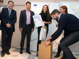 SrednjoÅ¡kolci predstavljaju Evropu na kalendaru Evropskog PROGRESa za 2015  godinu