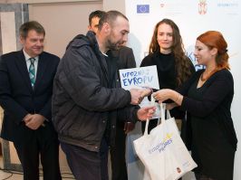 SrednjoÅ¡kolci predstavljaju Evropu na kalendaru Evropskog PROGRESa za 2015  godinu