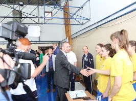 Ambasador Evropske unije Majkl Davenport na sveÄanom otvaranju X Å kolske olimpijade