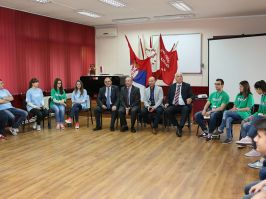 Ambasador Evropske unije Majkl Davenport na sveÄanom otvaranju X Å kolske olimpijade