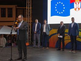 Ambasador Evropske unije Majkl Davenport na sveÄanom otvaranju X Å kolske olimpijade