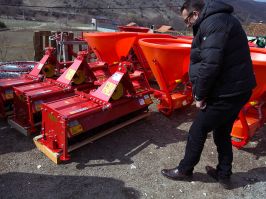 Nova poljoprivredna mehanizacija uruÄena poljoprivrednim udruÅ¾enjima iz Novog Pazara